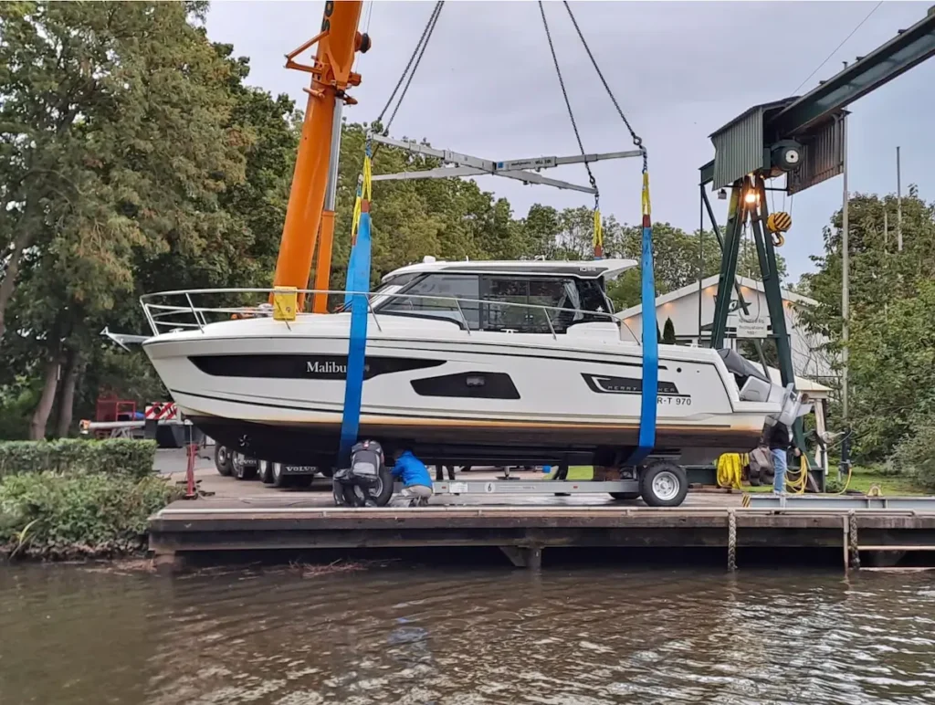 Testimonial Boot Transport mit Kreuztraverse Aluex